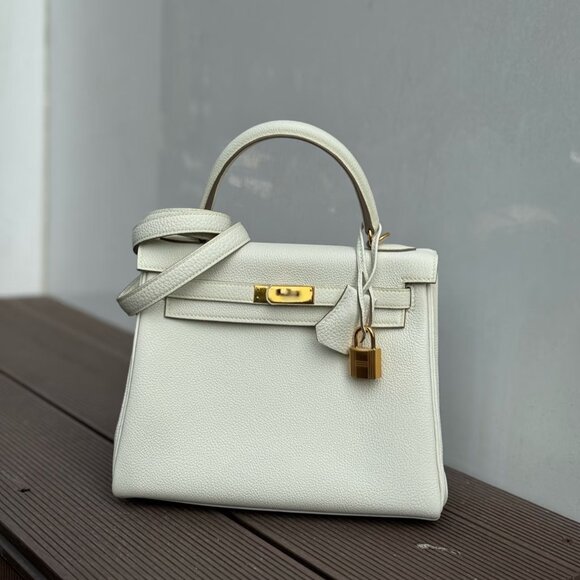 Classic Hermes Bag: A Stylish and Versatile Choice for Elegance - Picture 1 of 4